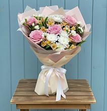 Букет цветов из:  Гвоздики, Орхидеи и Розы в Золотаревке Ставропольского края