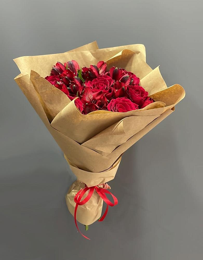 Букет цветов из: Альстромерии и Розы в Золотаревке Ставропольского края