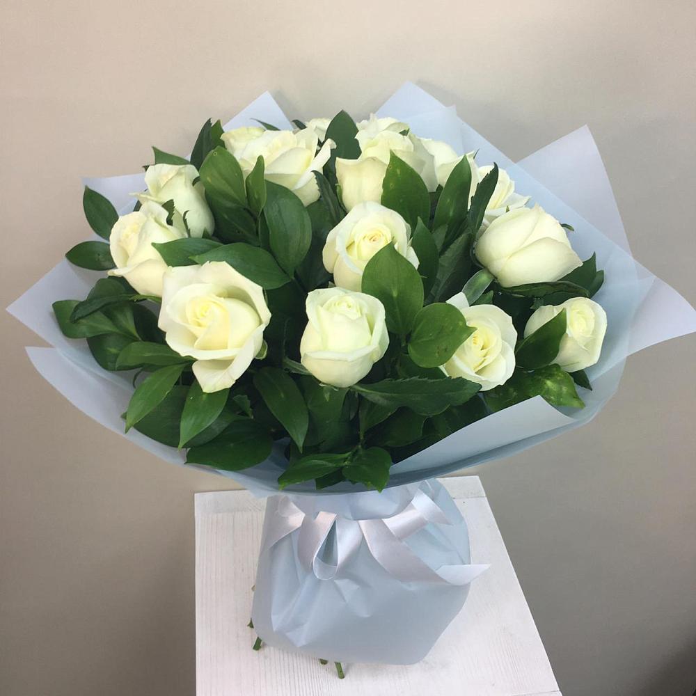 Букет 15 Белых роз Проуд в Золотаревке Ставропольского края