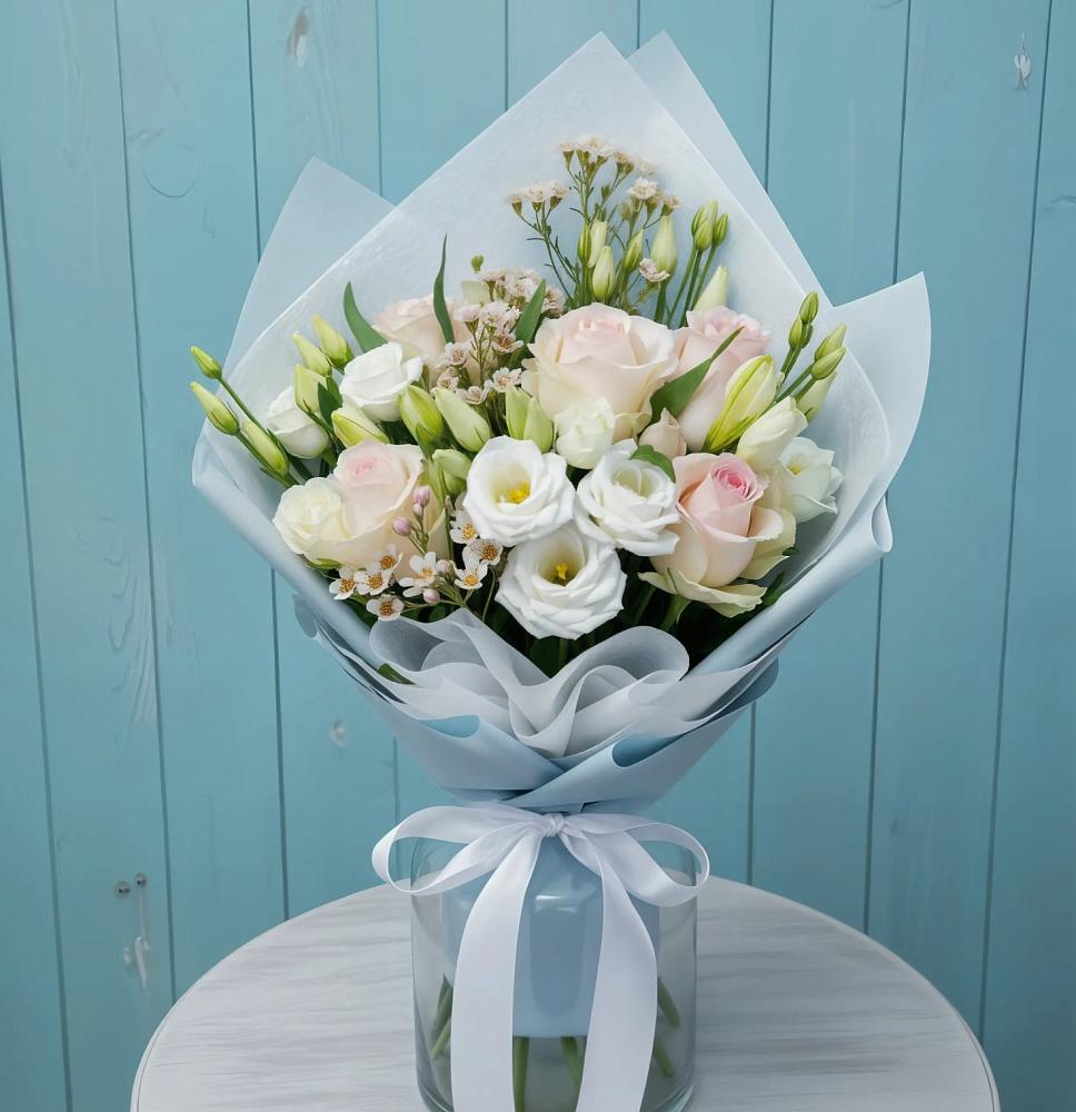 Букет цветов из: Розы и Лизиантусы в Золотаревке Ставропольского края