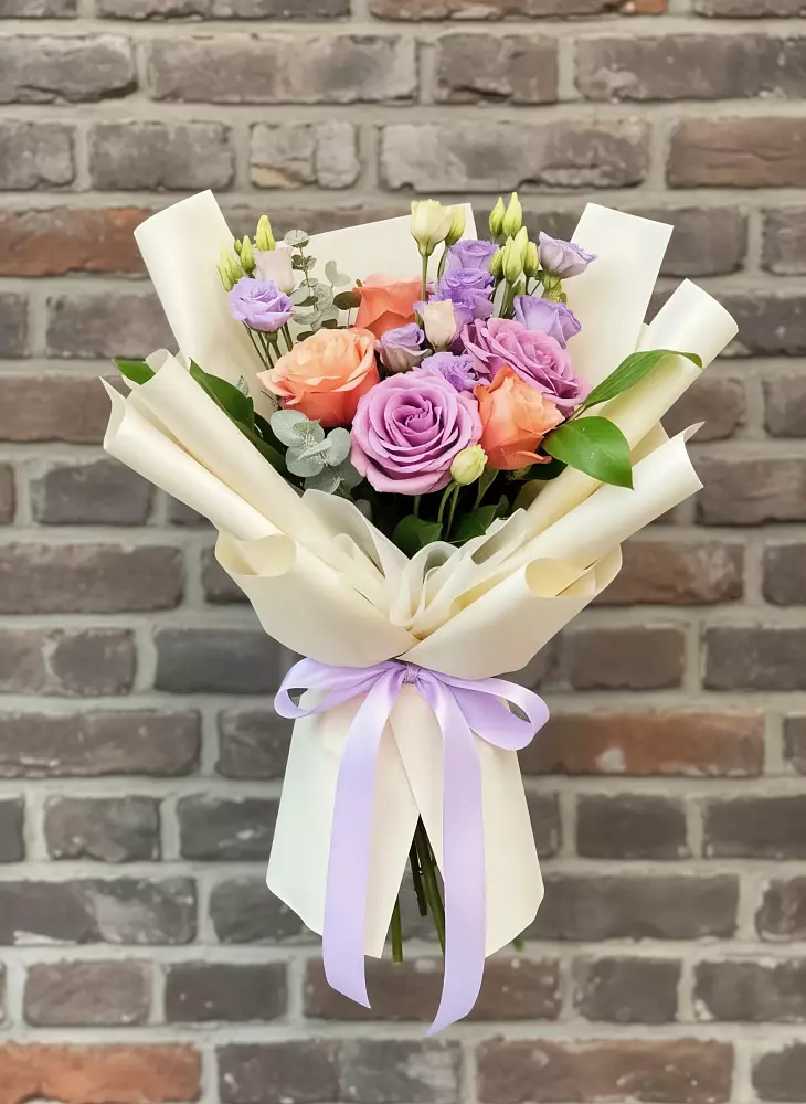 Букет цветов из: Лизиантусы и Розы в Золотаревке Ставропольского края