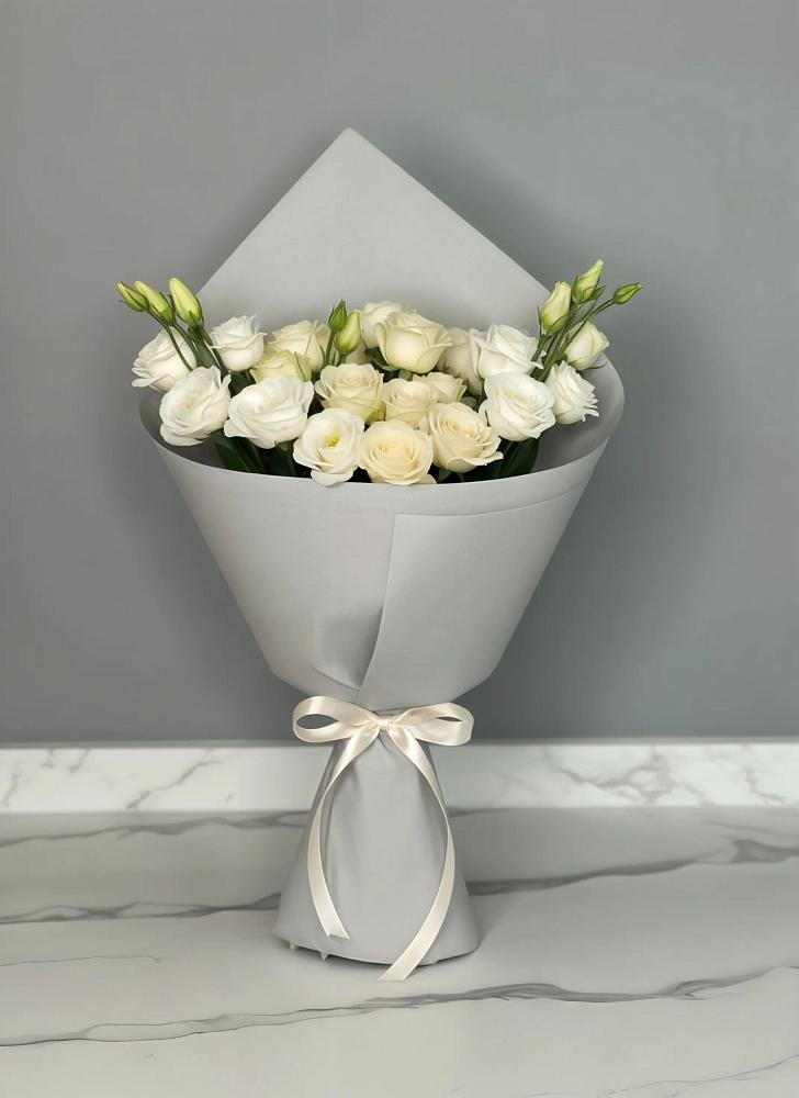 Букет цветов из: Розы и Лизиантусы в Золотаревке Ставропольского края