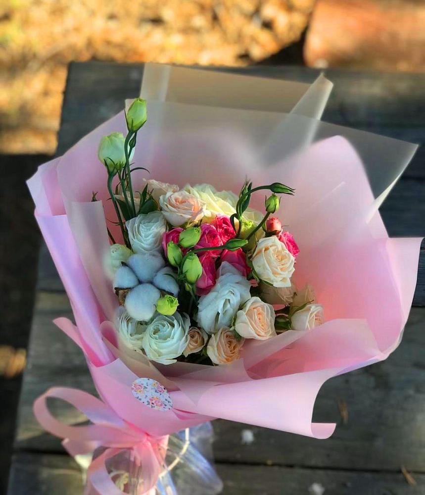 Букет цветов из: Розы и Лизиантусы в Золотаревке Ставропольского края