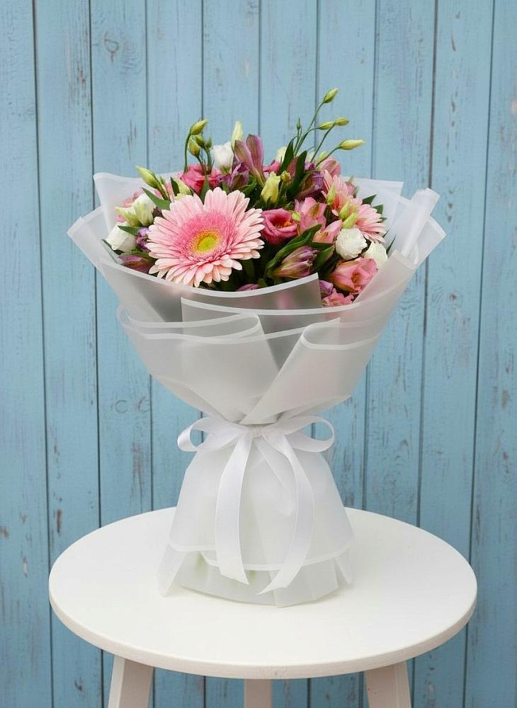 Букет цветов из: Герберы, Альстромерии и Лизиантусы в Золотаревке Ставропольского края