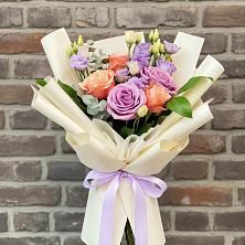 Букет цветов из:  Лизиантусы и Розы в Золотаревке Ставропольского края