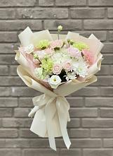 Букет цветов из:  Гвоздики, Розы, Лизиантусы и Хризантемы #REPLACE_PRED# Золотаревке Ставропольского края