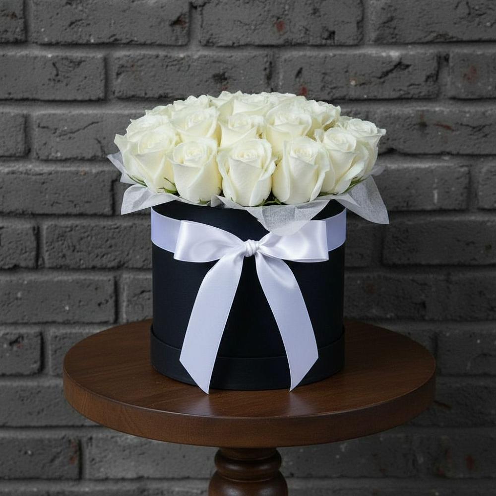 Цветочная композиция из Розы в шляпной коробке в Золотаревке Ставропольского края