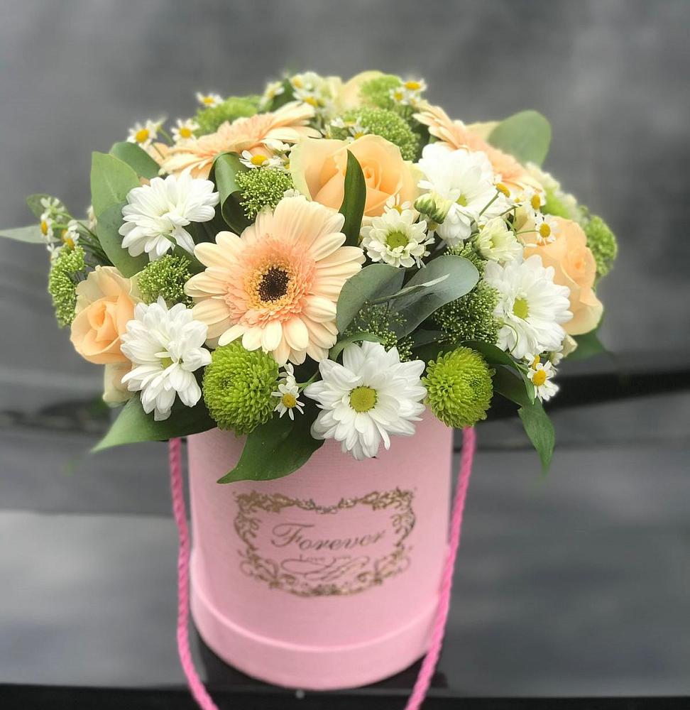 Цветочная композиция из Розы, Герберы и Хризантемы в шляпной коробке в Золотаревке Ставропольского края